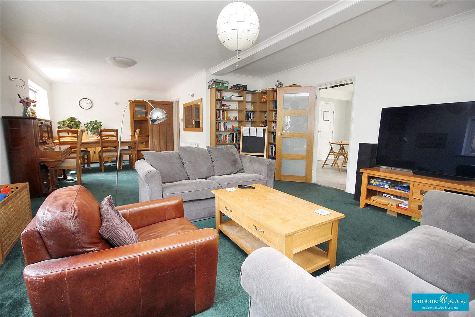4 bed property in Circuit Lane, Reading
